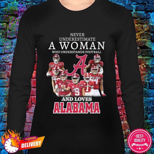 Never Underestimate A Girl Who Understands Football And Loves Chicago Bears  T-Shirt - TeeNavi